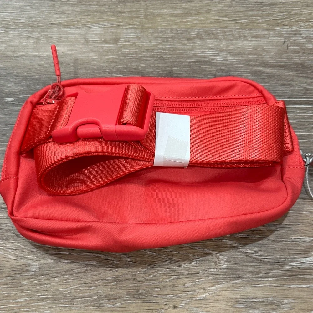 NWT! Lululemon Everywhere Belt Bag in Salmon Size Small - Picture 3 of 8